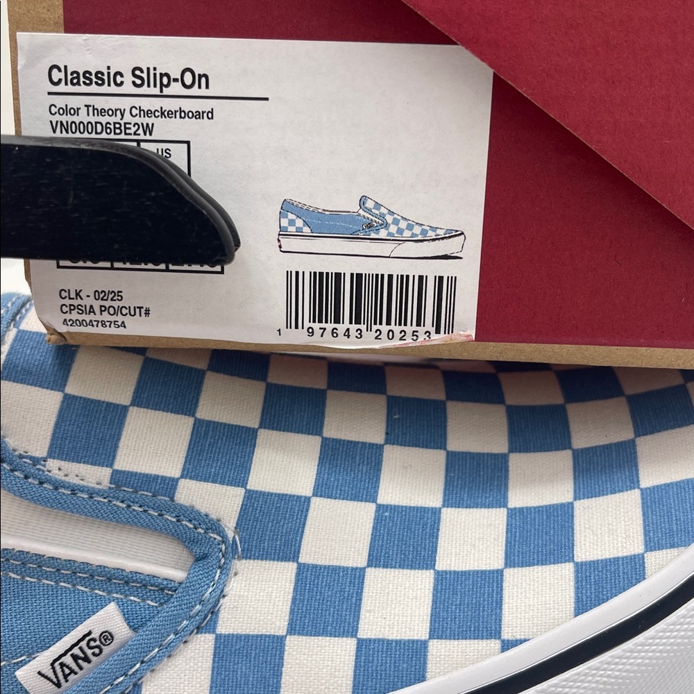 Vans •WMNS Classic Slip-On
Color Theory Checkerboard Heritage Blue
VN000D6BE2W - Picture 16 of 16